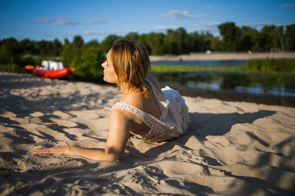 Happy Adult Woman Lay Donw Sand Beach Enjoying Summer Sun — Stok fotoğraf