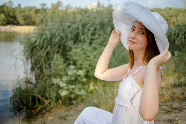 Pretty Woman Outdoors Portrait Young Lady Summer Hat White Dress —  Fotos de Stock