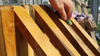 Ahşap bir yüzeyi yağ ve balmumuyla kaplamak