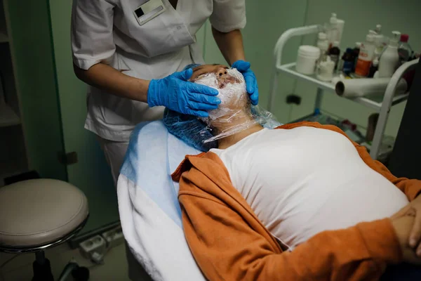 Wanita Asia Menerima Laser Dan Perawatan Wajah Usg Pusat Resor — Stok Foto