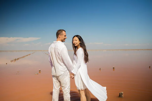 Young Mixed Race Couple Hugging Looking Each Other Amazing View — Stock Photo, Image