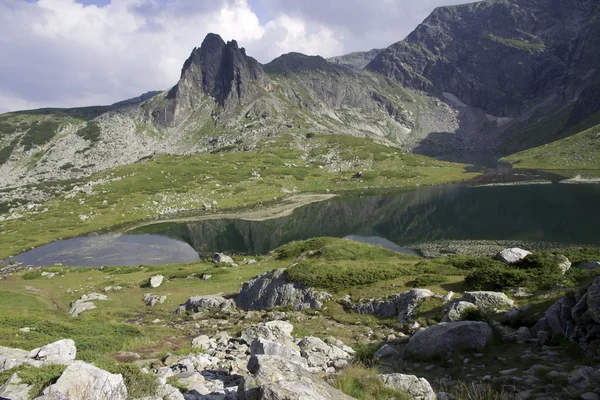 Montañas y lagos de montaña en la Rila Bulgaria —  Fotos de Stock
