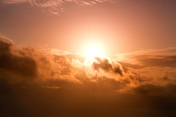 The red sunset sky with the sun and clouds. — Stock Photo, Image