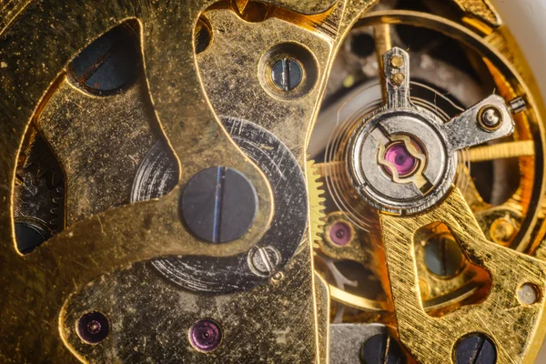 Achtergrond met metalen tandwielen een uurwerk. macro — Stockfoto