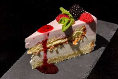 ?ahududu ve böğürtlen ile ake