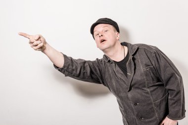 Heyecanlı adam harika fikir işaret 