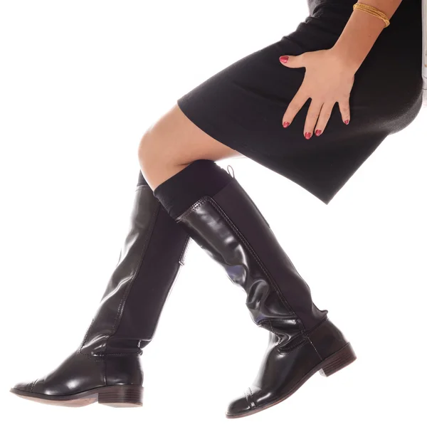 높은 갈색 가죽 부츠 여성 다리 — 스톡 사진