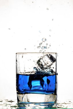 cool bardak su sıçramasına buz kalıbı