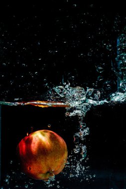 Apple su sıçrama ile yüksek hızlı fotoğrafçılık 