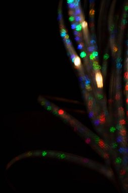 Noel arkaplanı. Bokeh odaklı ışıklar ve yıldızlarla şenlikli soyut arkaplan.