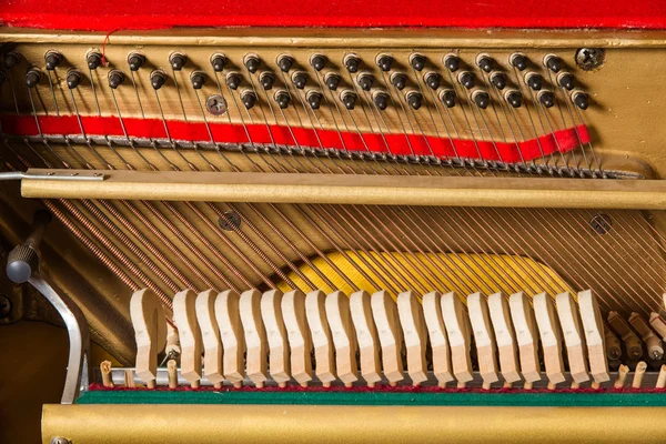 Detalle de una cuerda de piano —  Fotos de Stock