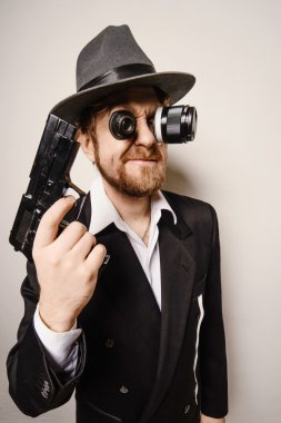 deli sakal Dedektif whit silah şapkalı