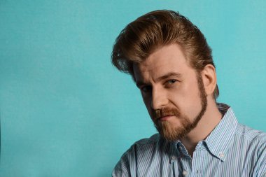 Serin rockabilly adam vintage ellili tarzı 