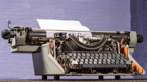 Ρετρό στυλ εικόνα του μια παλιά γραφομηχανή — Φωτογραφία Αρχείου