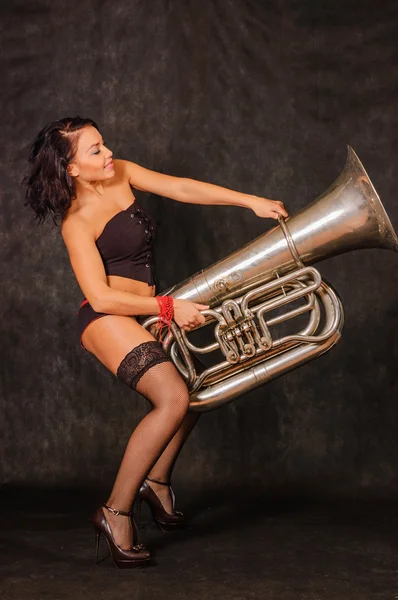 Hermosa morena en lencería con tubo sobre fondo negro — Foto de Stock