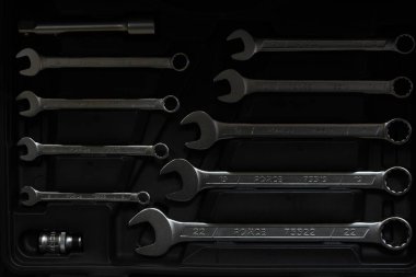 Araçlar beyaz üzerine çapraz ayarla