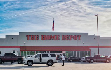 Houston, Teksas / USA 04 / 01 / 2020: Houston, TX 'teki Home Depot mağazası. 1978 'de kurulan ABD' deki en büyük ev geliştirme mağaza zinciri..