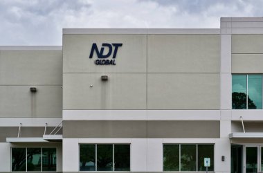 Houston, Teksas ABD 04-04-2021: Houston, TX 'teki NDT Global ofis binası. Dünya çapında konumları olan boru hattı teftiş şirketi.