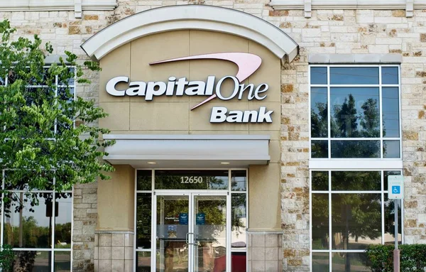 Houston Texas Usa 2021 Capital One Bank Eksterior Houston Perusahaan — Stok Foto