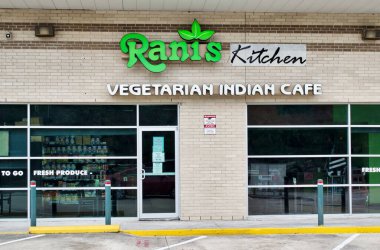 Houston, Teksas ABD 05-14-2021: Rani 'nin Mutfağı, Houston' daki Vejetaryen Hint Kafe mağazası, TX.