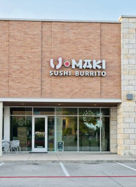 Houston, Teksas ABD 07-13-2025: Umaki Sushi Burrito Japon restoranının dış cephesi.
