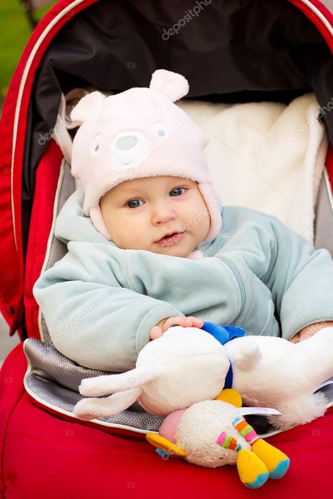 Bebe Fille Sourire En Voiture Poussette Image Libre De Droit Par Ellemarien C