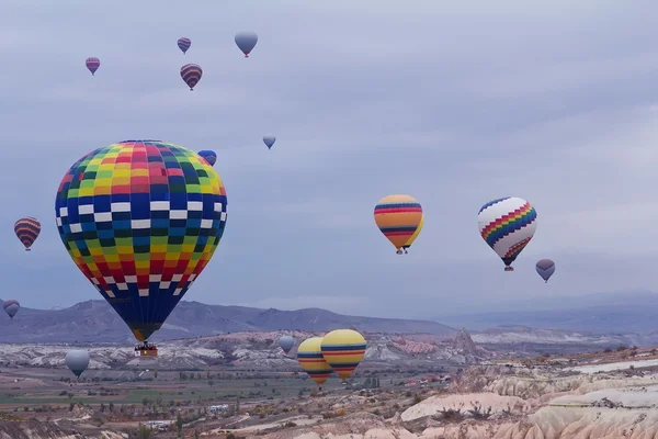 Hot air balloon flying over rock landscape at Cappadocia Turkey — Stock Photo, Image