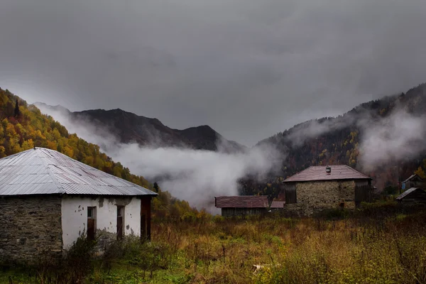 Montaña en las nubes —  Fotos de Stock