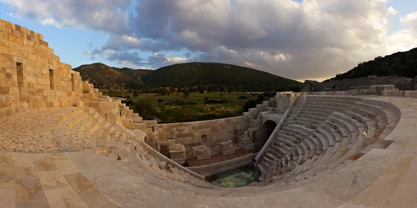 Les ruines antiques d'un amphithéâtre à Patara, Lycie — Photo