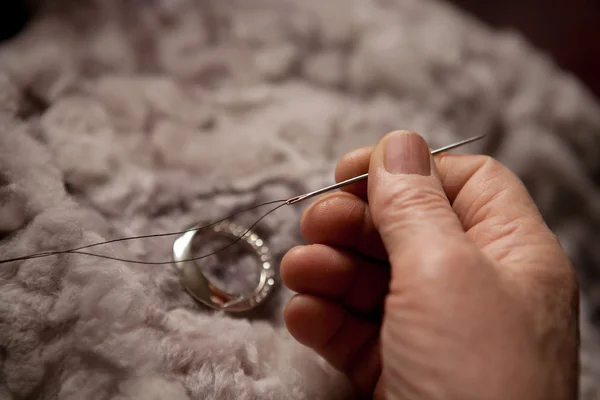 Hands of an elderly woman for sewing — Stock Photo, Image