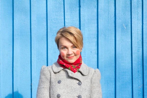 Portrait of funny woman on blue wooden wall, saturated color — Stock Photo, Image