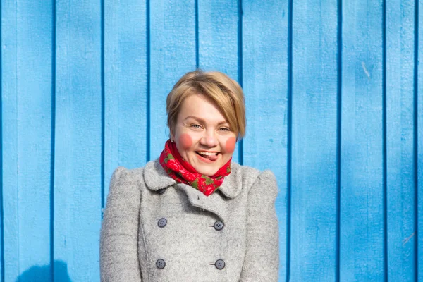 Portrait of funny woman on blue wooden wall, saturated color — Stock Photo, Image