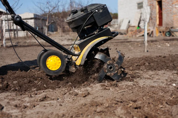 Motoculteur de jardin pour travailler — Photo