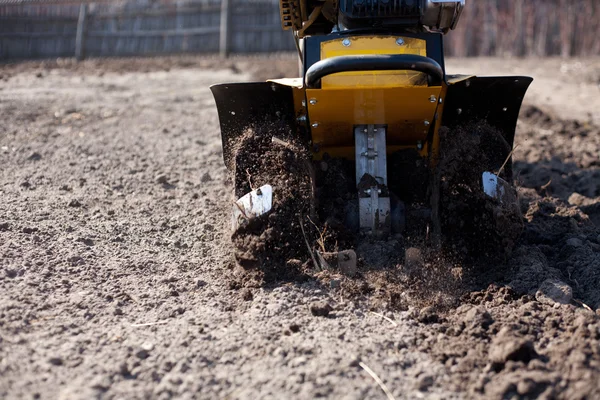 Motoculteur de jardin pour travailler — Photo