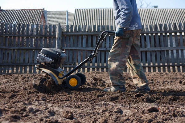 Motoculteur de jardin pour travailler — Photo