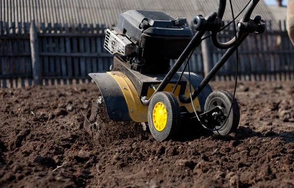 Garden tiller to work — Stock Photo, Image