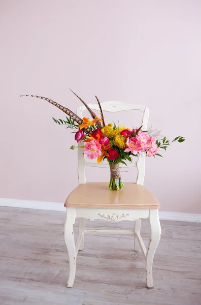 White vintage chair with flowers bouquet — Stock Photo, Image