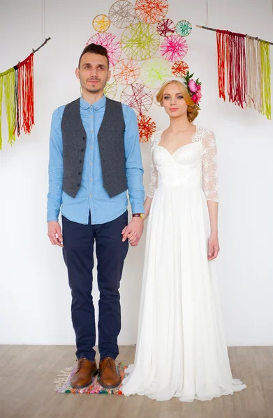 美丽的白种人夫妇刚刚结婚 — 图库照片