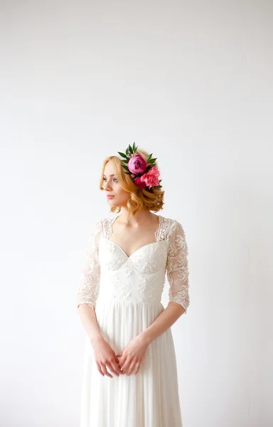 Beautiful bride on light background — Stock Photo, Image