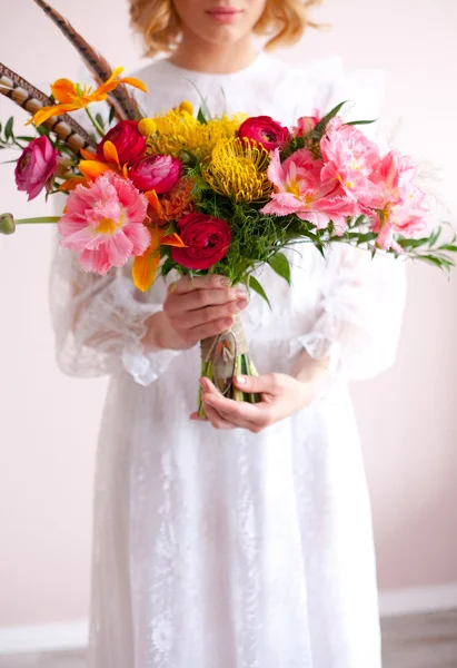 Beautiful bride holding wedding bouquet in hands — Stock Photo, Image