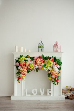 Lüks temiz parlak iç beyaz şömineli