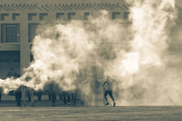 Militaire Politie Oproer Reactie Een Protest Met Traangas Rook Vuur — Stockfoto