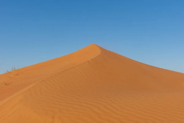 沙丘峰山脊和沙漠沙地质感和图案形成壮观的变化形状 阿拉伯联合酋长国或撒哈拉沙漠概念 — 图库照片