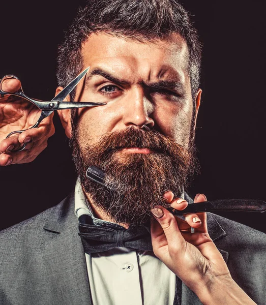 Vintage barber shop, shaving. Portrait bearded man. Vintage barbershop — Stock Photo, Image