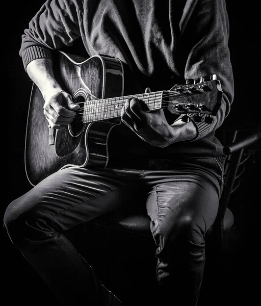 Male musician playing guitar, music instrument. Mans hands playing acoustic guitar, close up. Acoustic guitars playing. Music festival — Stock Photo, Image