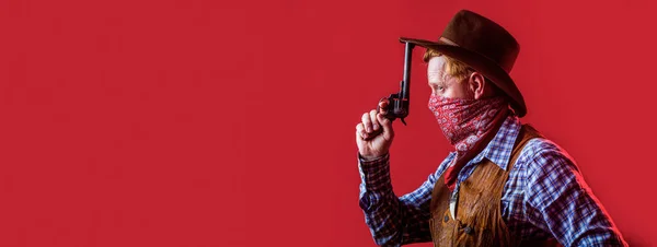 Portrait of a cowboy. American bandit in mask, western man with hat. Portrait of cowboy in hat. Portrait of man wearing cowboy hat, gun. Portrait of a cowboy. West, guns — Foto de Stock