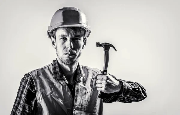 Hammer hammering. Builder in helmet, hammer, handyman, builders in hardhat. Man worker with beard, building helmet, hard hat. Black and white — Stockfoto