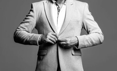 Takım elbiseli şık yakışıklı adam. Takım elbiseli adam. Takım elbiseli şık bir adam. Smokinli bir erkek. Klasik takım elbiseli yakışıklı iş adamı..