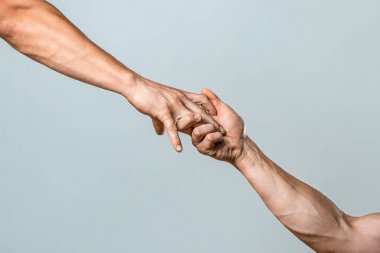 Yakından yardım eli. Yakından el esnemesi. Uzanmış, izole edilmiş bir kol, kurtuluş.