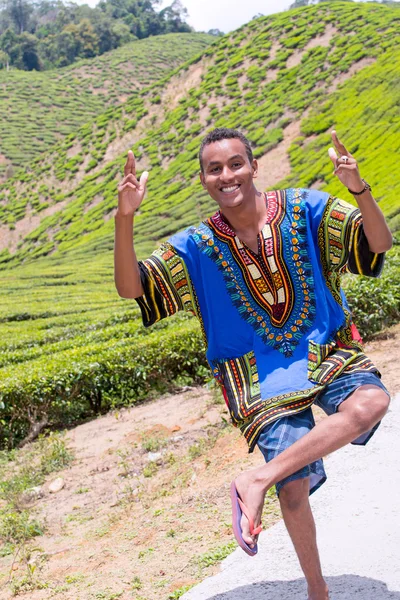 Dança africana em plantações de chá malaio — Fotografia de Stock